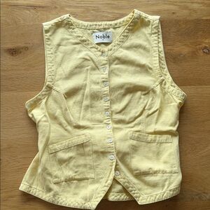Noble Yellow Sleeveless Button-Front Cotton Top